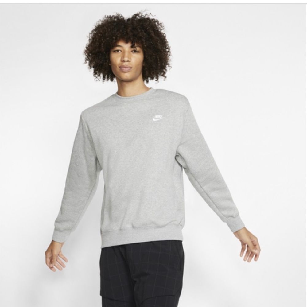 🆕  Nike Men’s NSW Club Crew in Grey. - Size M